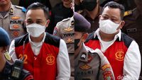 Kuat Maruf dan Ricky Rizal Tiba di PN Jaksel untuk Divonis