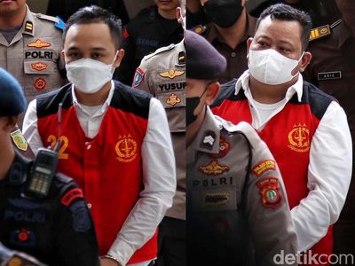 Kuat Maruf dan Ricky Rizal Tiba di PN Jaksel untuk Divonis