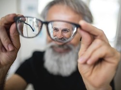 Rutin Konsumsi 7 Makanan Ini Agar Penglihatan Lebih Tajam