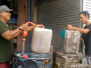 Produsen-Pedagang Wajib Patuh! 3 Aturan Baru Jualan Minyak Goreng Produsen-Pedagang Wajib Patuh! 3 Aturan Baru Jualan Minyak Goreng