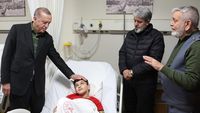 Momen Presiden Erdogan Kunjungi Korban Gempa di RS Istanbul