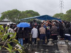 Isak Tangis Iringi Pemakaman Aji Ketua Sioux Ular Indonesia di Sleman