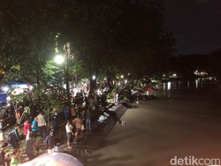 Pria Tenggelam di Sungai Ngagel, 2 Perahu Karet Dikerahkan untuk Pencarian