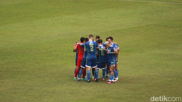 Pertandingan Persib vs PSM Makassar di Stadion Pakansari, Selasa (14/2/2023).