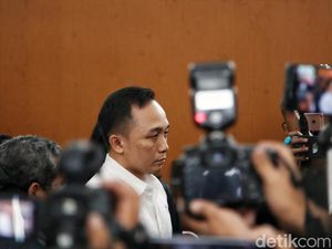MA Sunat Vonis Ricky Rizal Jadi 8 Tahun Penjara MA Sunat Vonis Ricky Rizal Jadi 8 Tahun Penjara
