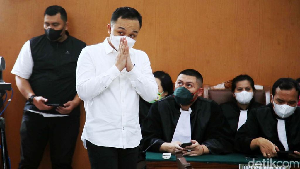 Ricky Rizal Hadapi Vonis Ricky Rizal Hadapi Vonis