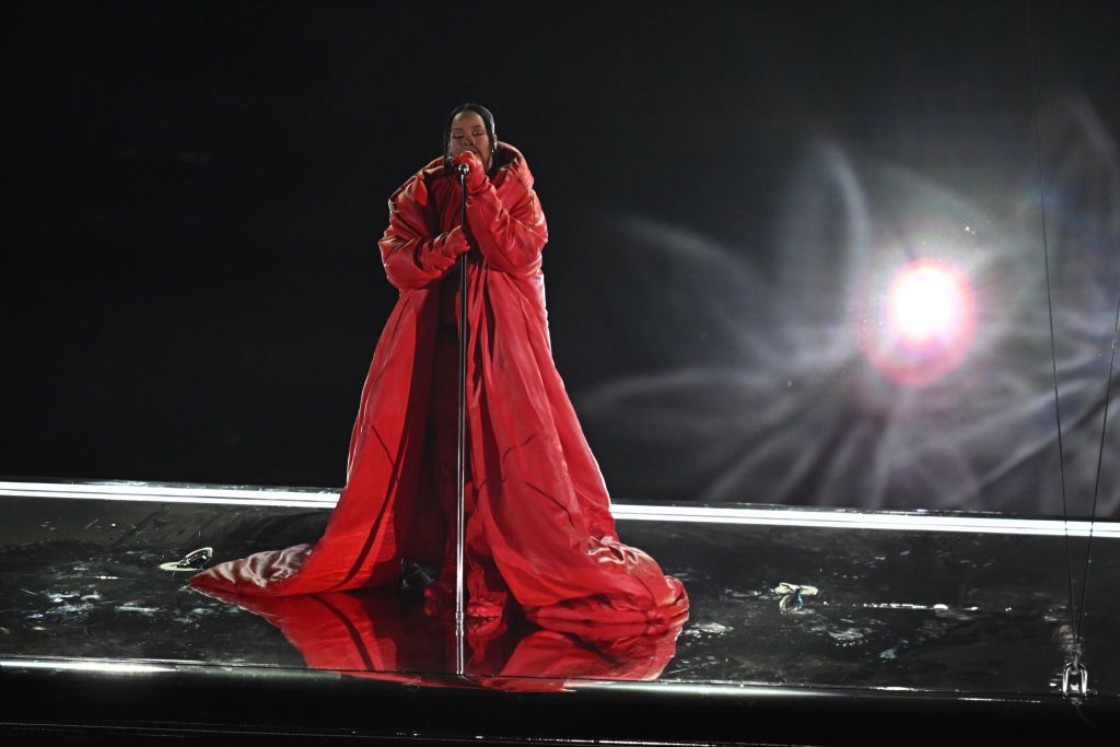Football: Super Bowl LVII: Rihanna performs during Apple Music Super Bowl LVII Halftime Show at State Farm Stadium. Glendale, AZ 2/12/2023CREDIT: John W. McDonough (Photo by John W. McDonough/Sports Illustrated via Getty Images) (Set Number: X164305 TK1)