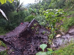 Rumah Limasan di Gedangsari Gunungkidul Roboh gegara Longsor