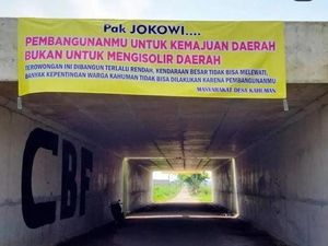 Bus Tak Bisa Lewat Terowongan Tol, Warga Klaten Pasang Spanduk Ngadu ke Jokowi