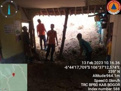 Tanah Longsor Terjang Kawasan Pamijahan Bogor, Sekeluarga Mengungsi