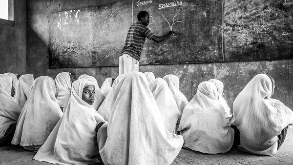 Karya Dramatis Jawara Kontes Foto Hitam Putih