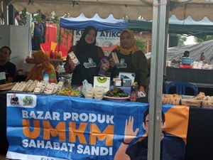 Dongkrak Ekonomi, Relawan Sandiaga Uno Gelar Bazar UMKM di Bandung