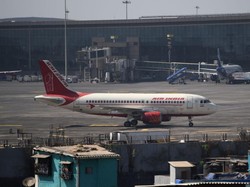 Baru Lepas Landas, Pesawat Mendarat Darurat karena Ancaman Bom