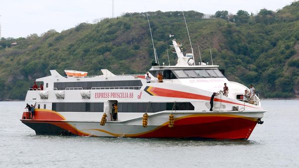 13 Jam Terombang-ambing, Kapal Express Pricillia Berhasil Dievakuasi