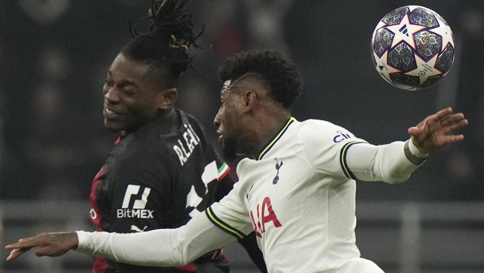 AC Milans Rafael Leao, left, and Tottenhams Emerson Royal jump for the ball during the Champions League, round of 16, first leg soccer match between AC Milan and Tottenham Hotspur at the San Siro stadium in Milan , Italy, Tuesday, Feb. 14, 2023. (AP Photo/Luca Bruno)