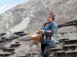 4 Fakta tentang Tibet, Salah Satunya Menjulurkan Lidah