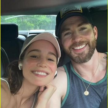 Alba Baptista dan Chris Evans