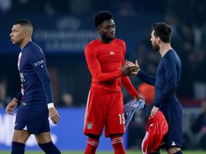 Setelah 3 Tahun, Alphonso Davies Akhirnya Dapat Jersey-nya Messi