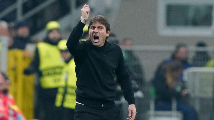 Antonio Conte manager of Tottenham Hotspur yells during the UEFA Champions League round of 16 leg one match  between AC Milan and Tottenham Hotspur at Giuseppe Meazza Stadium, Milan, Italy on 14 February 2023.  (Photo by Giuseppe Maffia/NurPhoto via Getty Images)