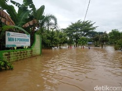 Sekolah di Ponorogo Terpaksa Liburkan Siswa Dampak Banjir hingga 80 Cm