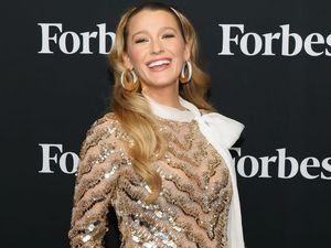 Blake Lively Minta Maaf Pernah Bercanda Soal Photoshop Gagal Kate Middleton