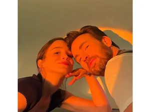 Ini Alba Baptista, Pacar Chris Evans yang Dipamerkan di IG Saat Valentine Ini Alba Baptista, Pacar Chris Evans yang Dipamerkan di IG Saat Valentine