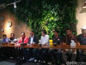 Fary Djemi Mundur dari Bursa Caketum PSSI, Alihkan Dukungan ke Erick Thohir Fary Djemi Mundur dari Bursa Caketum PSSI, Alihkan Dukungan ke Erick Thohir