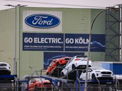 Fokus Garap Mobil Listrik, Ford Bakal PHK Massal