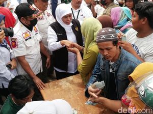 Gubernur Khofifah Gelontorkan 18 Ton Beras di 6 Pasar Kota Pasuruan