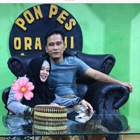 7 Potret Gus Miftah & Istri Yang Dilarang Bekerja Tuai Kontroversi