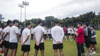 Seperti yang diketahui, besok akan dilakukan pemilihan ketua PSSI yang baru. Dengan demikian, hari ini merupakan hari terakhir Iwan menjabat sebagai ketua umum PSSI.