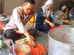Alat Dapur Rusak-Terbawa Arus, Korban Banjir Bandang Ijen Tak Bisa Masak