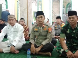 Polisi Tampung Keluhan Warga Tambora Jakbar Sambil Subuh Keliling