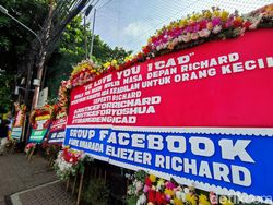 Penampakan Karangan Bunga Warnai PN Jaksel Jelang Vonis Eliezer