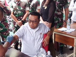 Peralihan Pandemi ke Endemi, Moeldoko Disuntik Vitamin C di Lembang