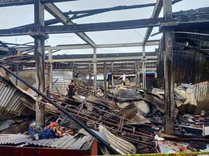 Pemprov Bali Bantu Pemilik Kios-Perbaikan Pasar Lelateng Pasca Kebakaran