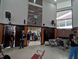 Kondisi Berantakan Ruang Sidang Usai Didobrak Pengunjung Sidang Eliezer