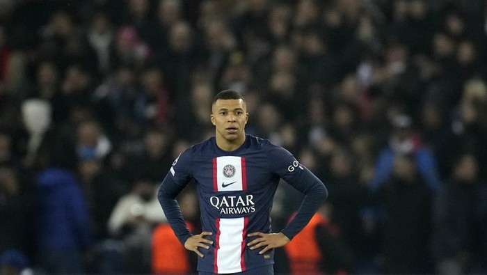 PSGs Kylian Mbappe reacts after scores a disallowed goal during the Champions League round of 16 first leg soccer match between Paris Saint Germain and Bayern Munich, at the Parc des Princes stadium, in Paris, France, Tuesday, Feb. 14, 2023. (AP Photo/Christophe Ena)