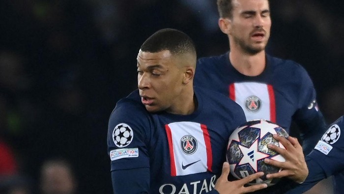Paris Saint-Germains French forward Kylian Mbappe (L) celebrates scoring a goal which was refused later by the referee during first leg of the UEFA Champions League round of 16 football match between Paris Saint-Germain (PSG) and FC Bayern Munich at the Parc des Princes stadium in Paris on February 14, 2023. (Photo by FRANCK FIFE / AFP) (Photo by FRANCK FIFE/AFP via Getty Images)