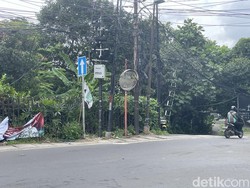 Melihat Lokasi Kecelakaan 2 Mobil Adu Banteng di Kemang Jaksel