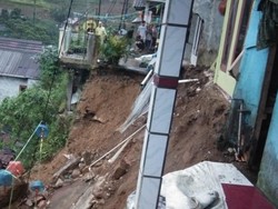 Krajan Pekalongan Longsor, 4 Rumah Rusak-Jalan Desa Putus 15 Meter