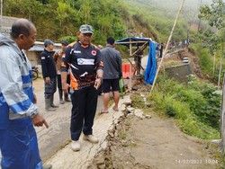 Detik-detik Kengerian Longsor di Pacitan, Jalan Ambrol-Ancam Permukiman