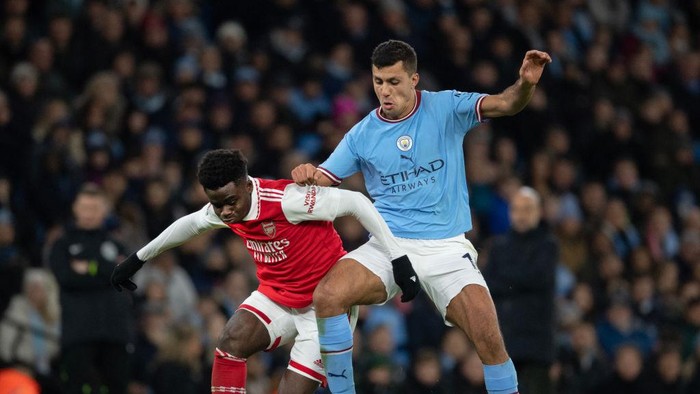 MANCHESTER, ENGLAND - JANUARY 27: Bukayo Saka of Arsenal and Rodrigo of Manchester City in action during the FA Cup fourth round match between Manchester City an Arsenal at Etihad Stadium on January 27, 2023 in Manchester, England. (Photo by Visionhaus/Getty Images)