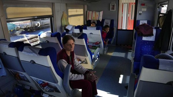 Hilang Rumah, Warga Turki Mengungsi di Gerbong Kereta