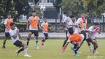 Semangat! Timnas U-20 Berlatih di Bawah Rintik Hujan
