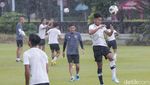 Semangat! Timnas U-20 Berlatih di Bawah Rintik Hujan