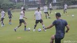 Semangat! Timnas U-20 Berlatih di Bawah Rintik Hujan