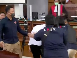 Momen Sigap LPSK Kawal Eliezer saat Pengunjung Dobrak Ruang Sidang