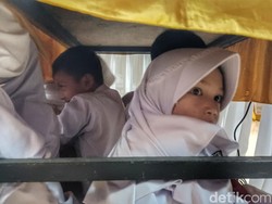 Gemas! Momen Siswa SD di Bandung Ikuti Simulasi Gempa