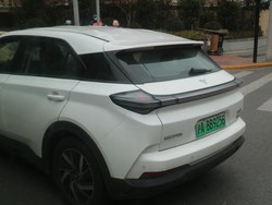 Lihat Langsung Wujud Asli Mobil yang Katanya Esemka Listrik di China